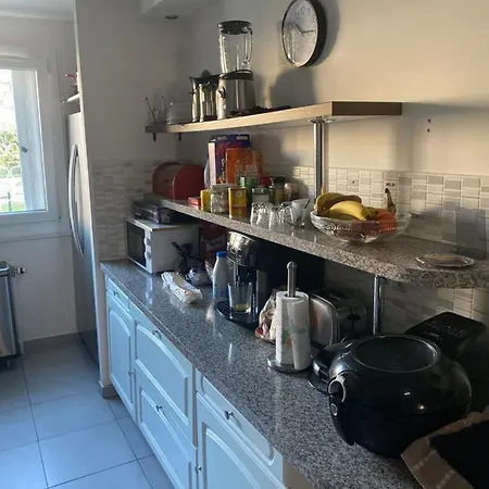Zola Pansiyon Villeurbanne
